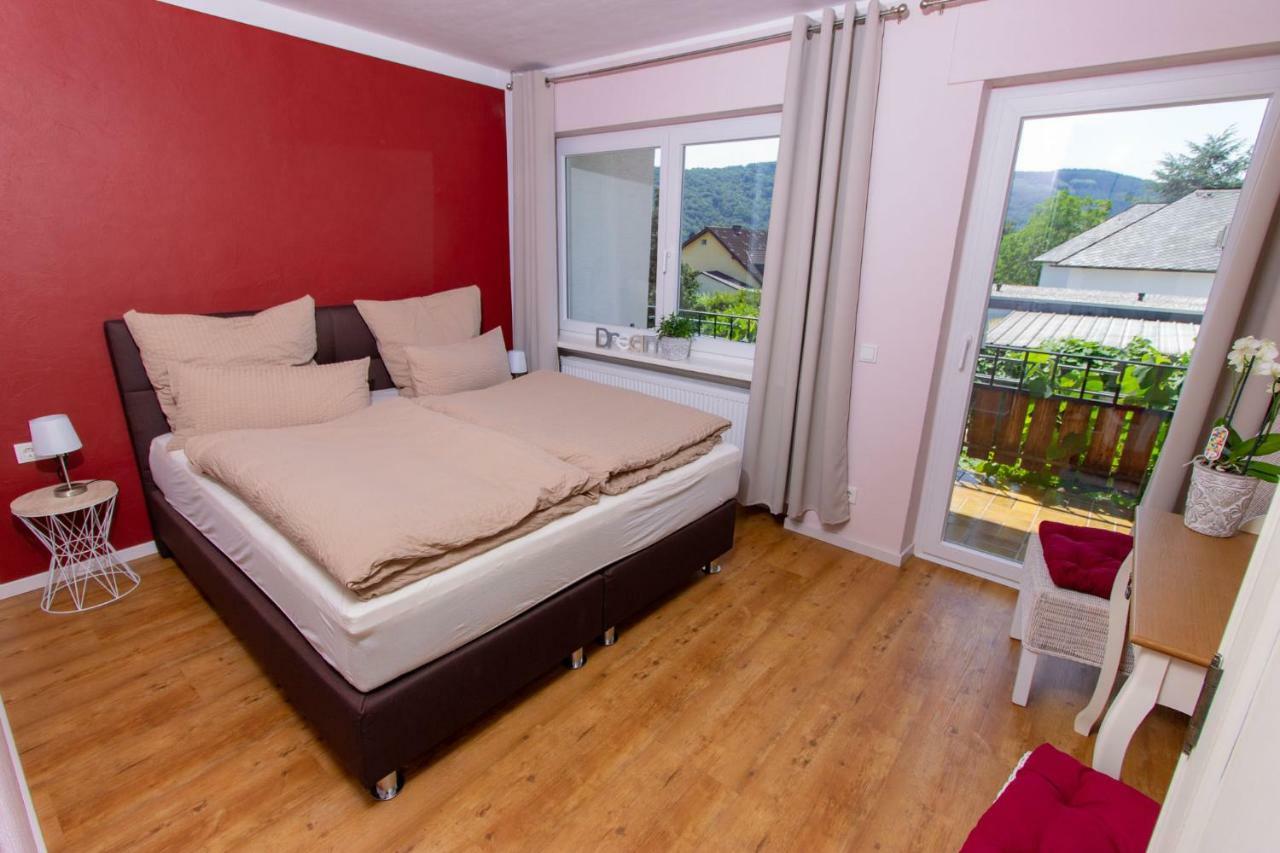 Weingut Gerd Muellers Hotel Kröv Buitenkant foto