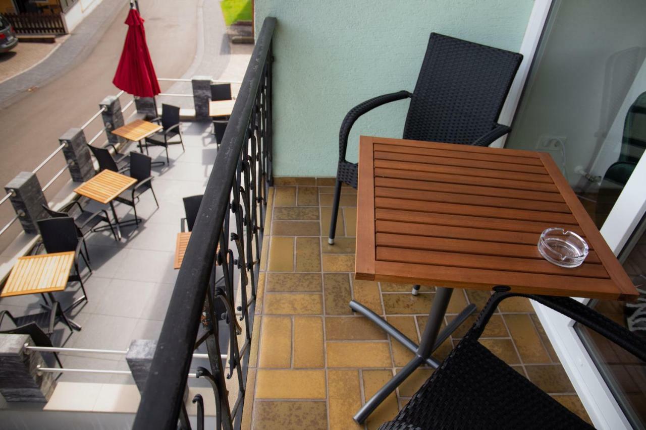 Weingut Gerd Muellers Hotel Kröv Buitenkant foto